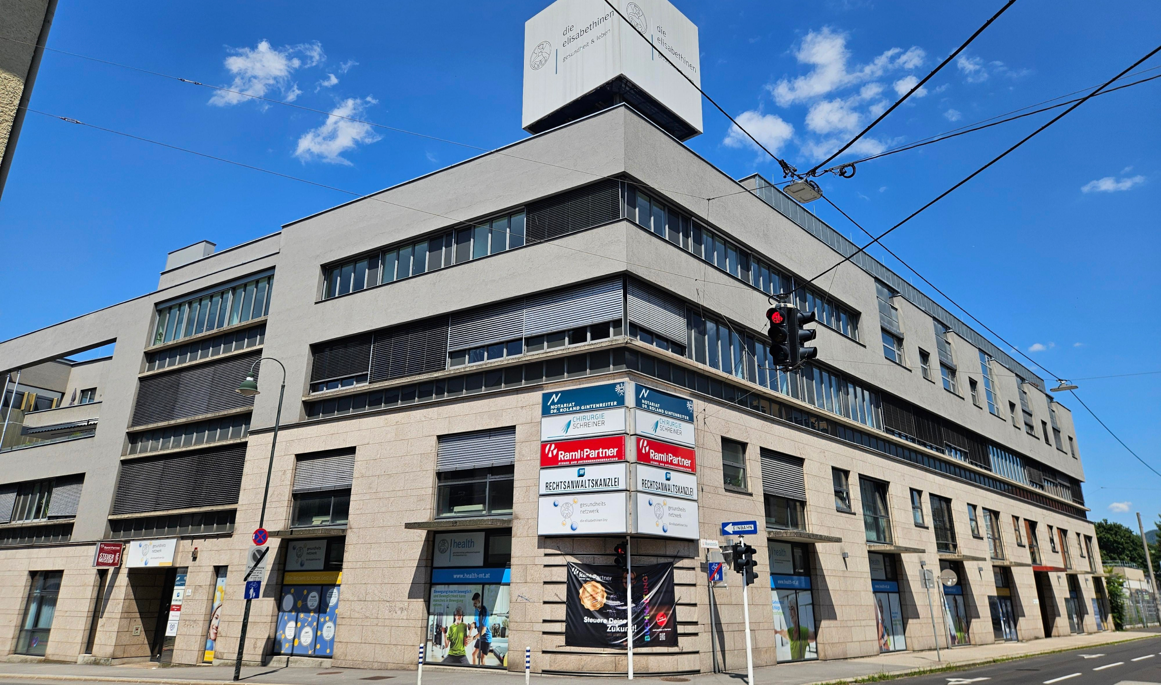 Außenansicht des Gebäudes Gesundheitsnetzwerk Elisabethtinen Linz in der Museumsstraßes
